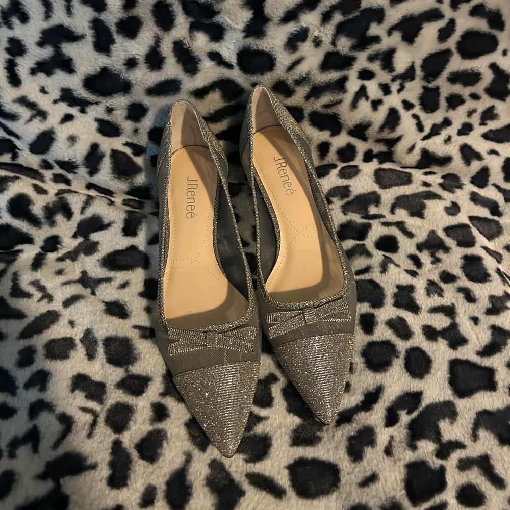 J.Renee Silver Heels with Elegant Design
